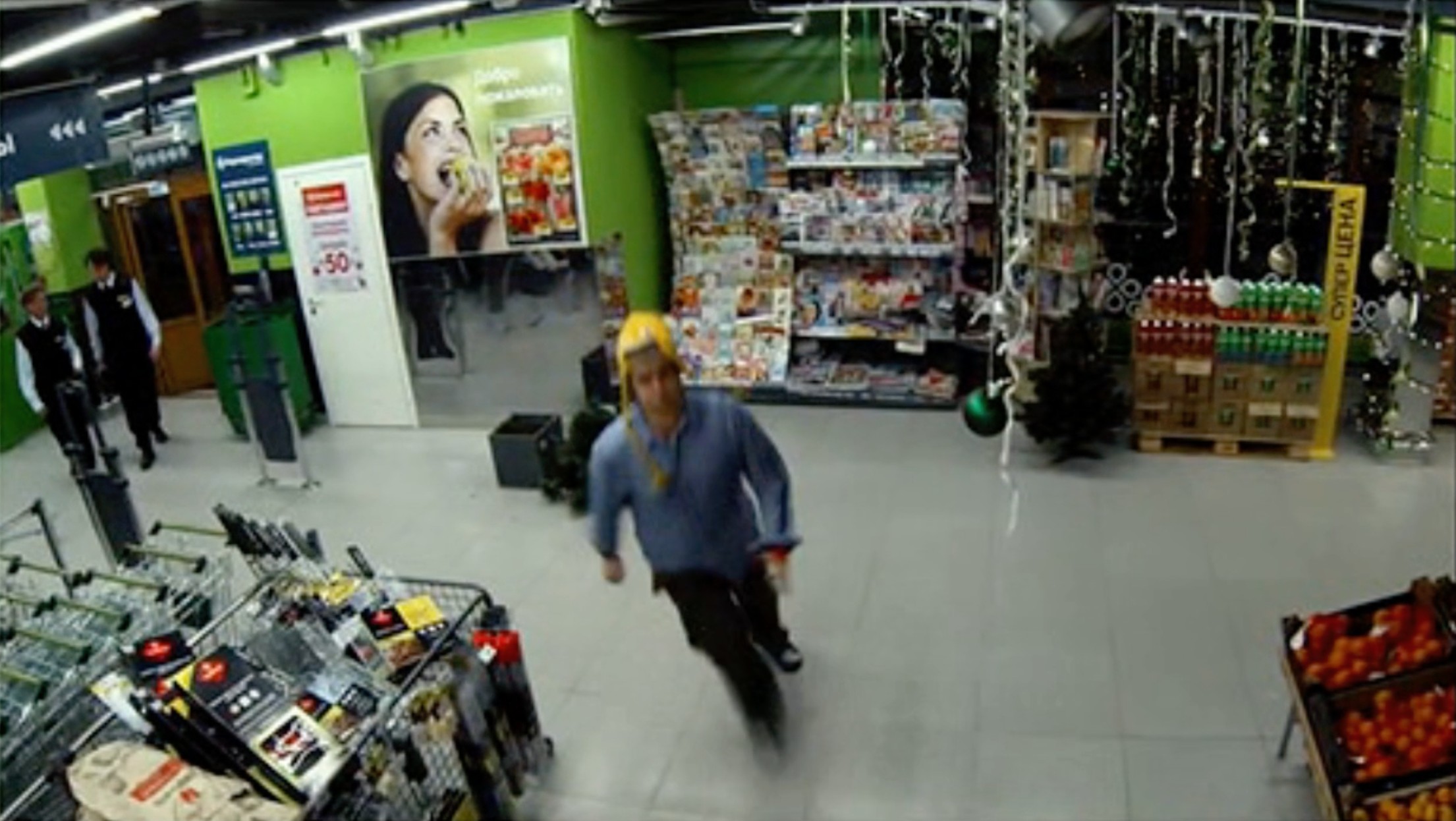 Yolki 5. Role: Supermarket security guard